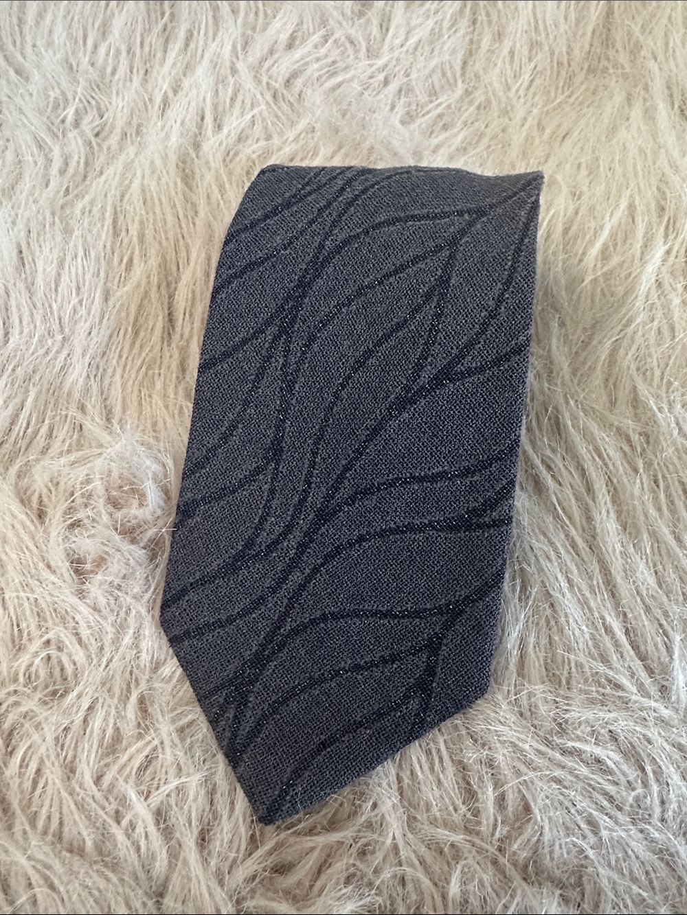 Men's Black Wave-Pattern Tie - Classic Formal Accessory